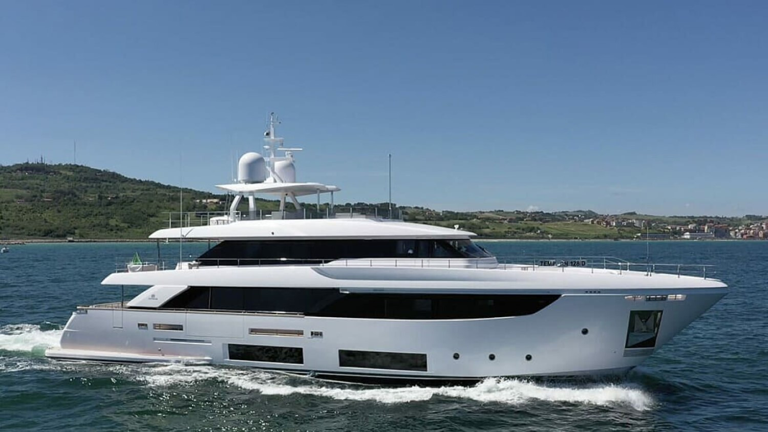 2021 FERRETTI CUSTOM LINE NAVETTA 33